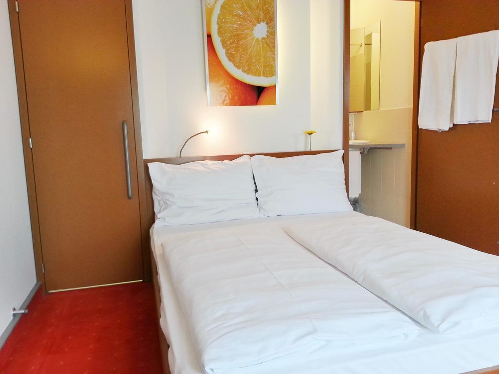 Orange Wings Krems Hotel Quarto foto